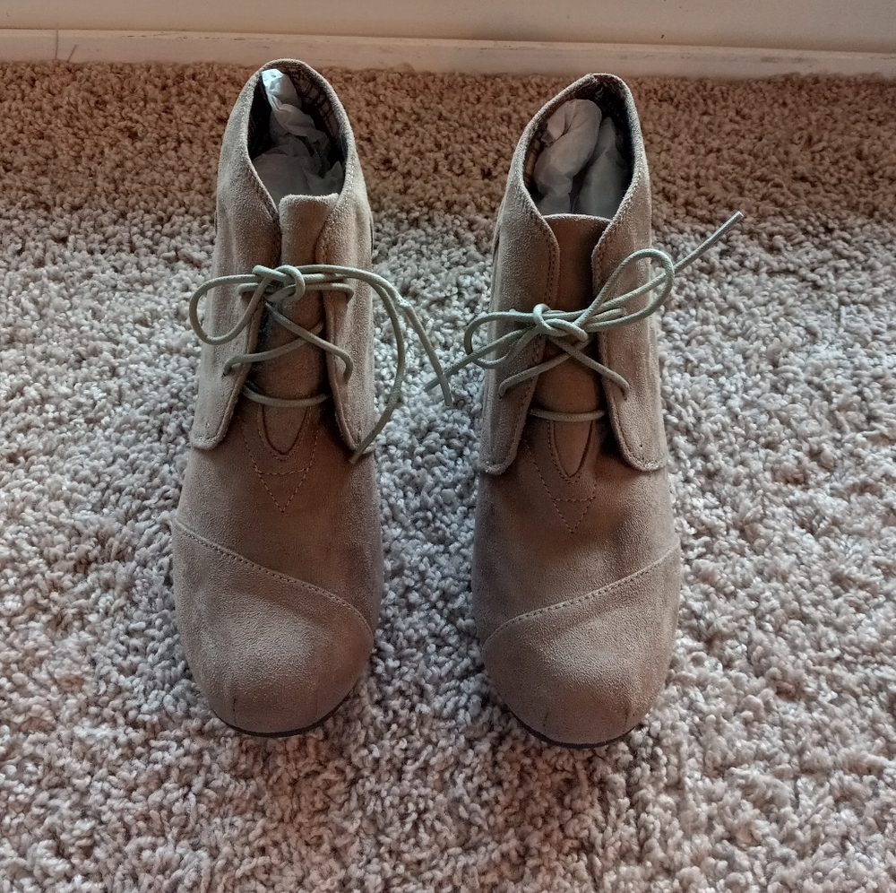 Forever Link Faux Suede Patricia Booties NWOB Flawed